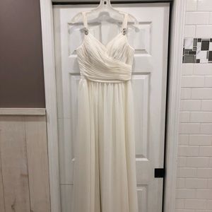 Ivory wedding gown